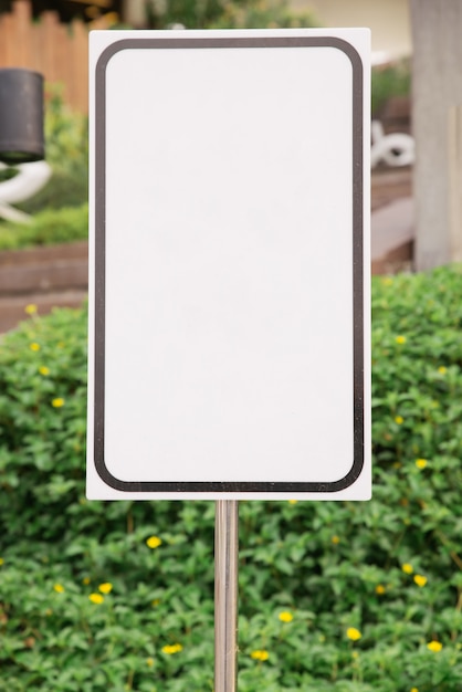 Free photo blank traffic sign