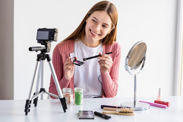 Blogger presenting make-up accessories