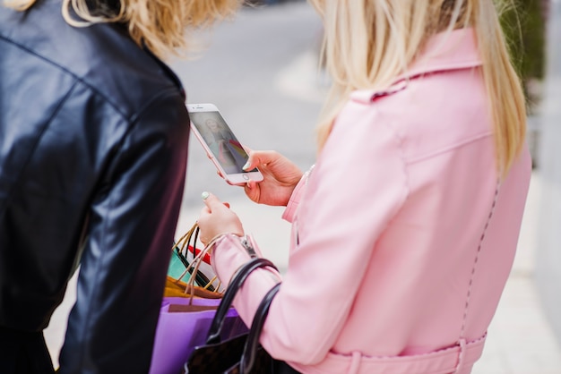 Free Photo blonde girl holding smartphone