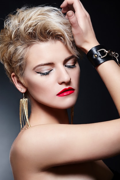 blonde girl with short hair and red lipstick