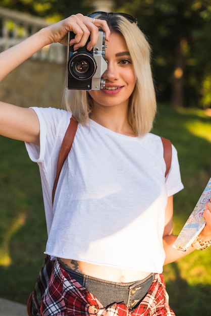 Free Photo blonde tourist with camera