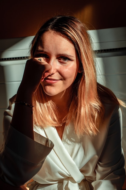 Free photo blonde woman wearing white blouse