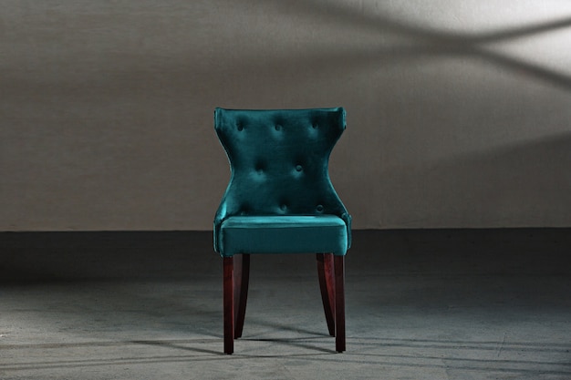 Free photo blue dining room chair in a room with gray walls