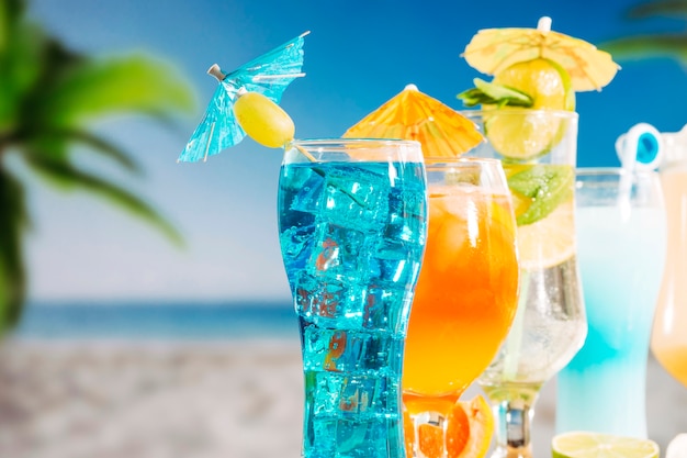 Free photo blue orange drinks with sliced lime mint in glasses