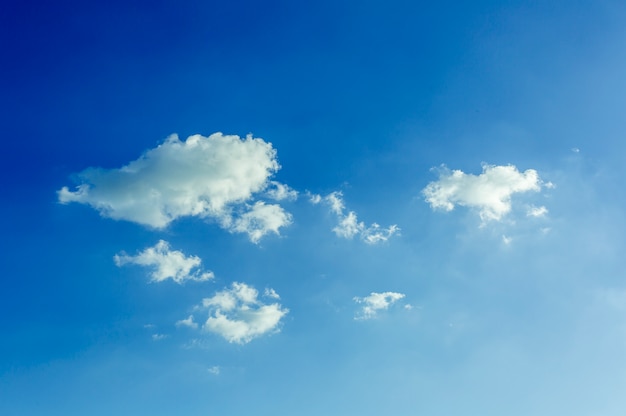 Free photo blue sky and white clouds