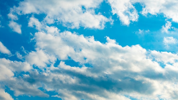 Free photo blue sky with puffy white clouds