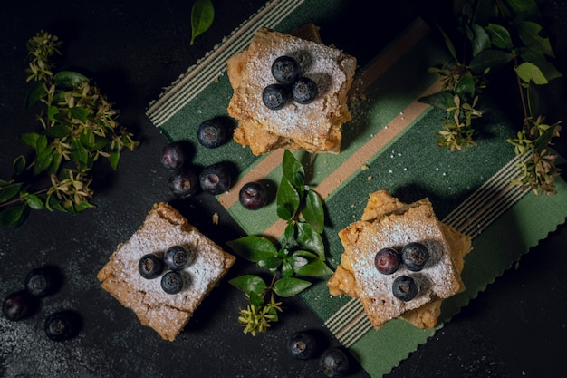 Free photo blueberries pieces of pie with flowers