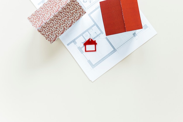 Free Photo blueprint and house model with keychain isolated on white background