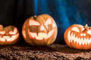 Free photo blurred carved spooky pumpkins