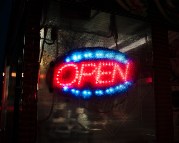 Free photo blurred open sign in neon lights