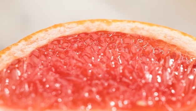 Free photo blurred slice of red grapefruit