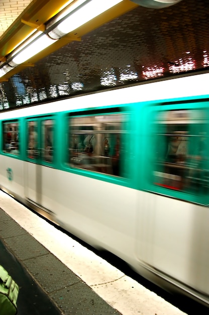 Free photo blurred subway