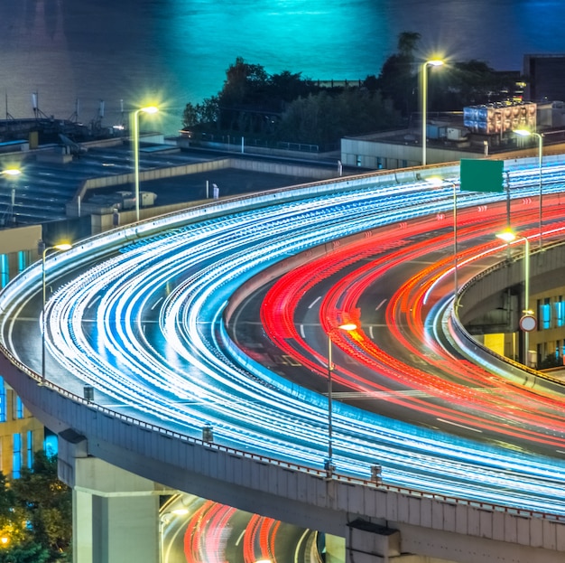 Free Photo blurred traffic light trails