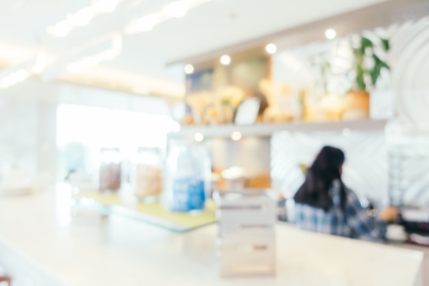 Free photo blurred woman working in a coffee shop