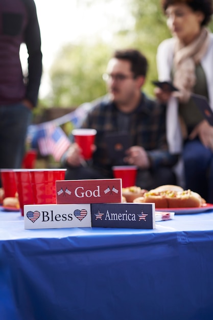 Free photo blurry family celebrating 4th of july