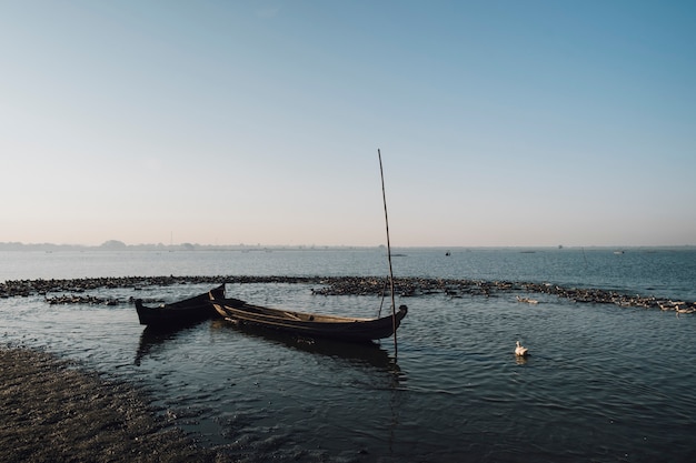 Free photo boat in lake scene