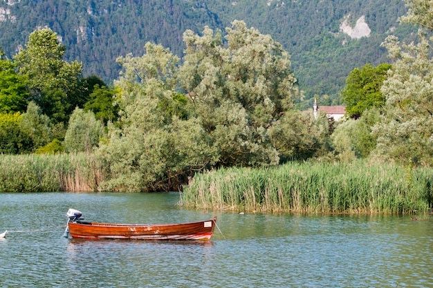 Free Photo boat in lake