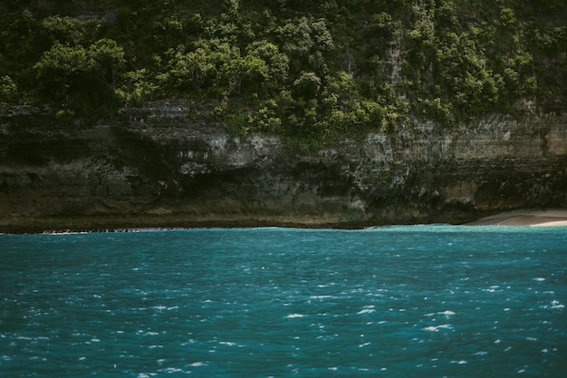 Free Photo boat trip on tropical islands. incredible view of the beach and rocks. bali, nusa penida, nusa lembongan