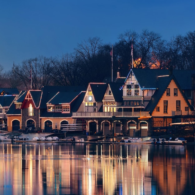 Free photo boathouse row in philadelphia as the famous historical landmark.