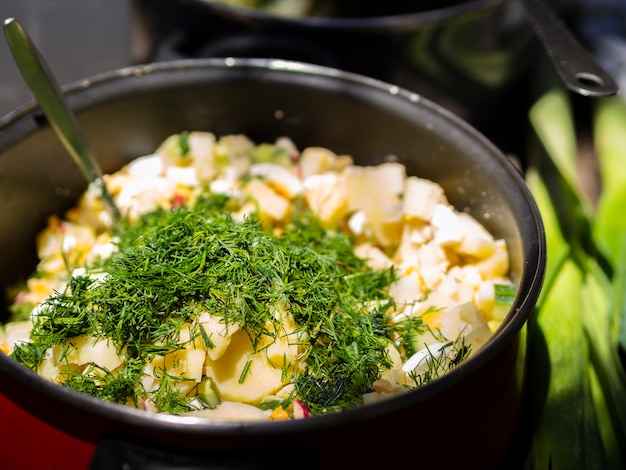 Free photo boiled potatoes sprinkled with chopped dill