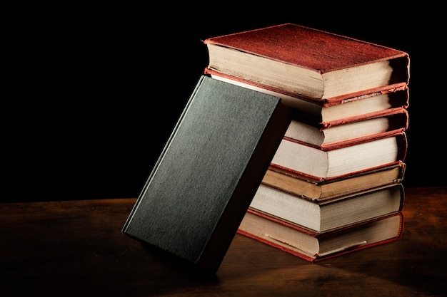 Free Photo books stack on wooden table