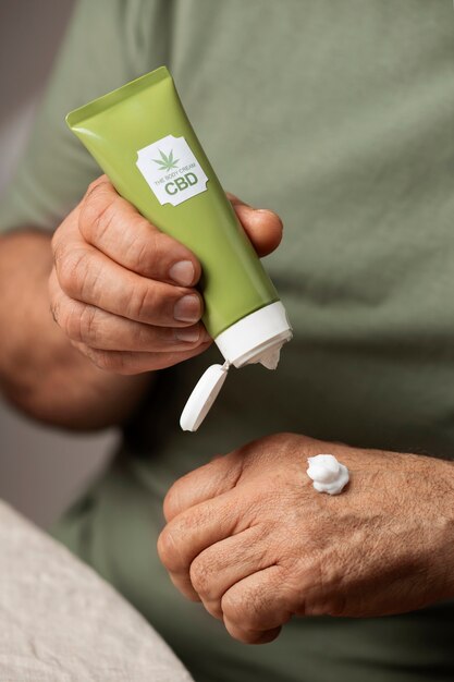 Boomers using cbd oil and cream for treating body pain