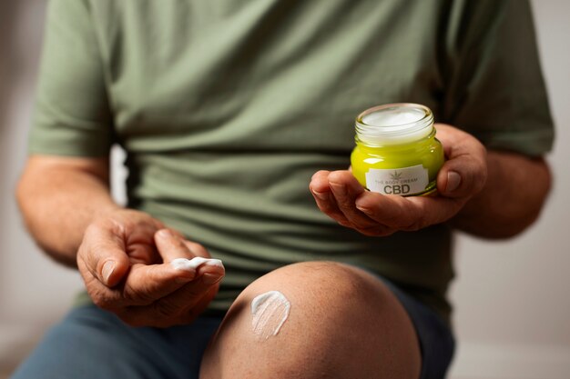 Boomers using cbd oil and cream for treating body pain