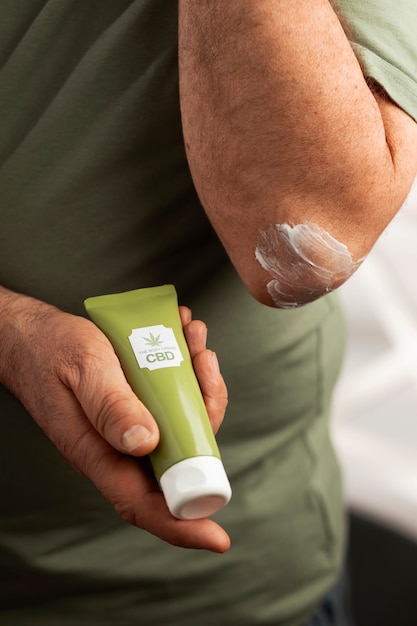 Boomers using cbd oil and cream for treating body pain