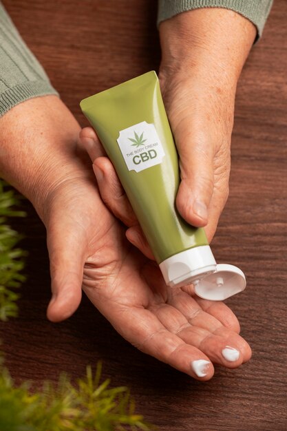 Boomers using cbd oil and cream for treating body pain