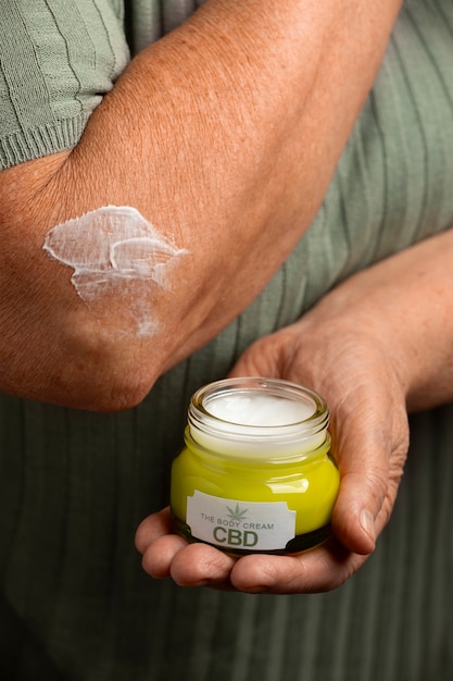 Free photo boomers using cbd oil and cream for treating body pain