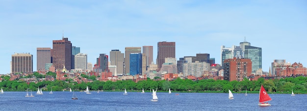 Free photo boston charles river panorama with urban skyline skyscrapers and sailing boat.