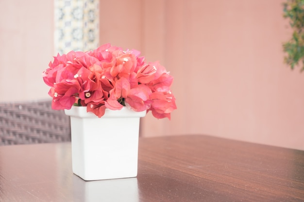 Free Photo bougainvillea flower in vase