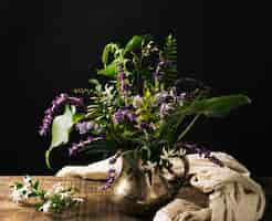 Free photo bouquet of blooms in vase on table