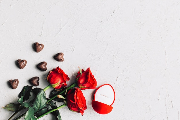 Free photo bouquet between candies and ring box