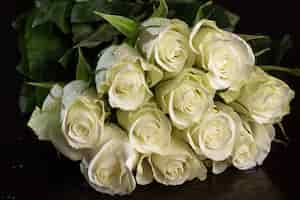 Free photo bouquet of white roses