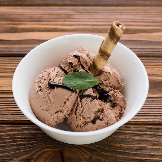 Free photo bowl of decorated chocolate ice cream