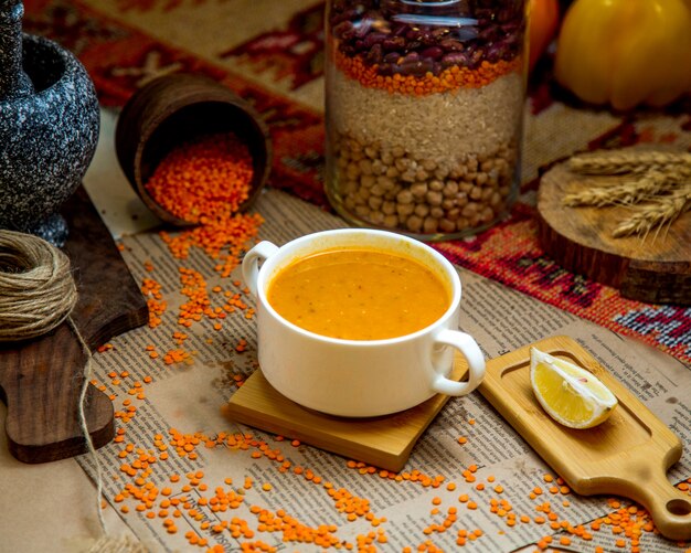 A bowl of lentil soup garnished with lemon