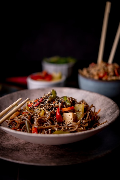 Free photo bowl of noodles with sesame seeds and vegetables