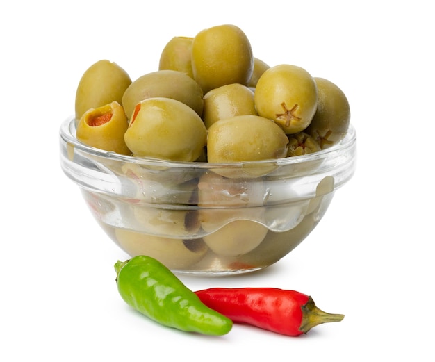 Free photo bowl of olives isolated on white background