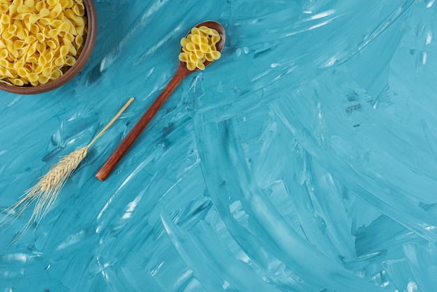 Free Photo bowl of uncooked dry macaroni placed on marble background. 