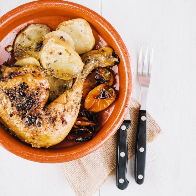 Bowl with chicken and vegetables