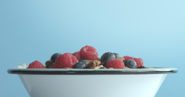 Free photo bowl with corn rings and berries healthy breakfast