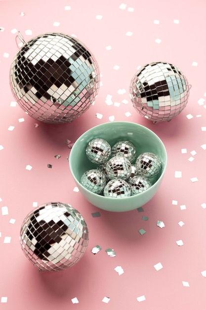 Free Photo bowl with disco globes arrangement