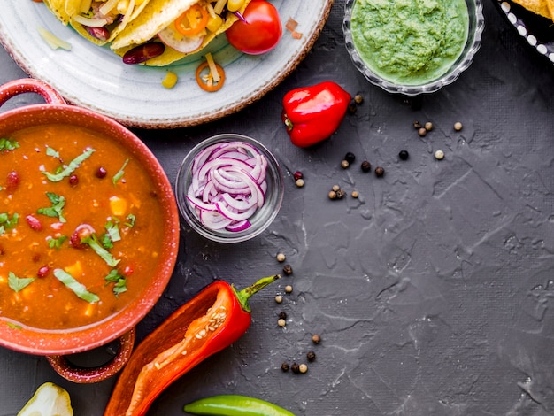 Free photo bowl with garnish near vegetables