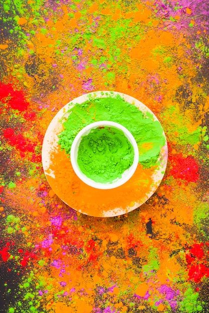 Free photo bowl with green powder on plate