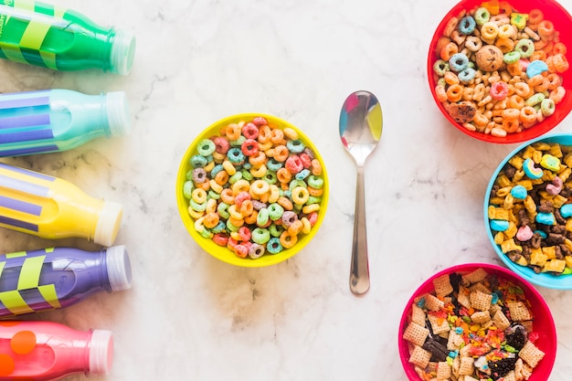 Free Photo bowls with cereals and milk bottles on table 