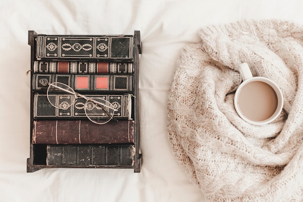 Free Photo box with books near hot drink in plaid