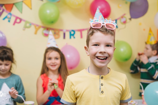 Free Photo boy celebrating birthday with friends