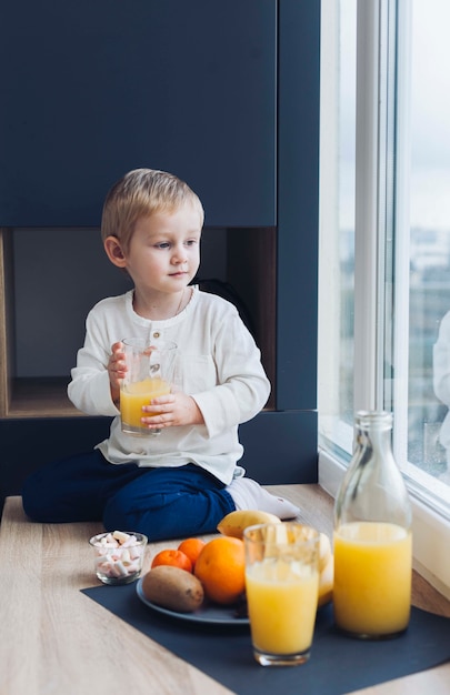 Free photo boy having breakfast