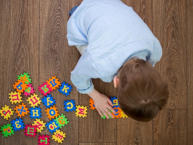 Free Photo boy playing with alphabet game